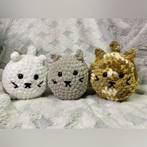 Super soft and squishy stuffed animal cat.